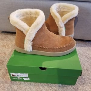 Sanuk booties